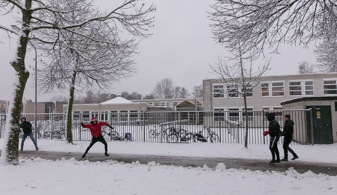 11 december 2017: in verband met de weerwaarschuwing code rood was het Rodenborch-College in Rosmalen al om 11.00 uit. Sommige leerlingen lieten hun fiets achter en gingen te voet naar huis of werden opgehaald door hun ouders.