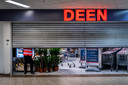 De komende maanden worden tachtig Deen-winkels omgebouwd tot filialen van AH, DekaMarkt en Vomar.