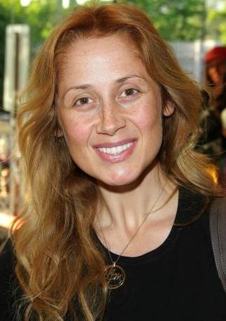 Lara Fabian A Cache Son Cancer People 7sur7 Be Je suis malade completement malade comme quand ma mere sortait le soir et qu'elle me laissait je suis malade completement malade je verse mon sang dans ton corps et je suis comme un. lara fabian a cache son cancer people