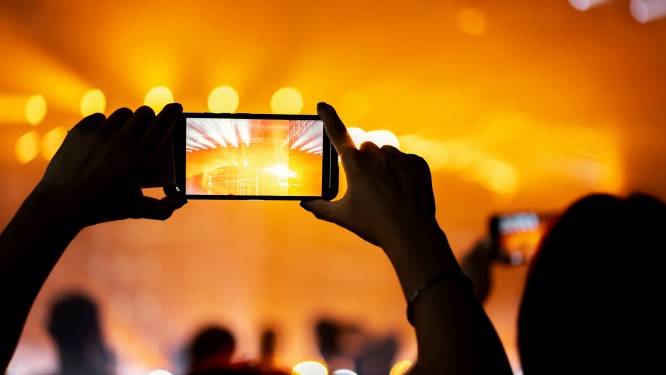 Smartphones met lange batterijduur én goede camera: deze modellen overleven de festivalzomer 