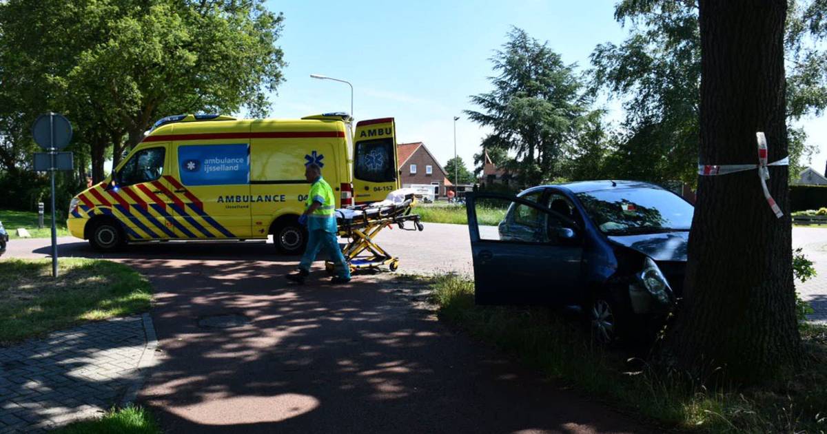 Vrouw gewond bij aanrijding op Kloosterdijk in Beerzerveld.