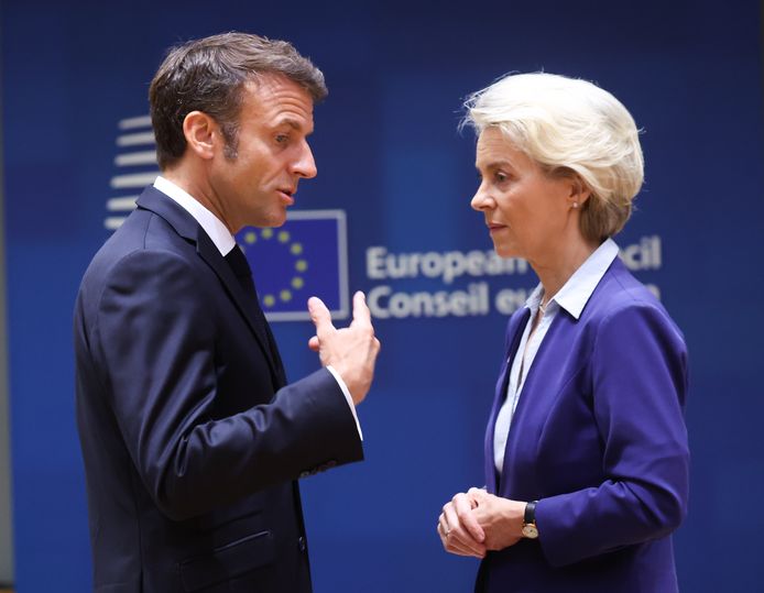 De Franse president Macron met Europees Commissievoorzitter Ursula von der Leyen.