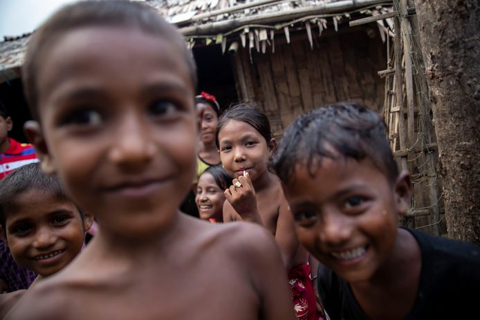 Rohingyakinderen in een vluchtelingenkamp.