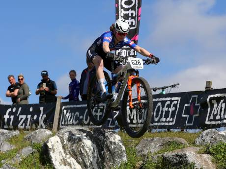 Puck Pieterse zevende bij mountainbiken in Tsjechië, Milan Vader finisht als 37ste bij rentree