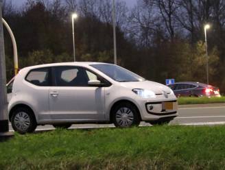 Politie rijdt voertuig met Nederlandse nummerplaat klem na achtervolging van meer dan 80 kilometer 