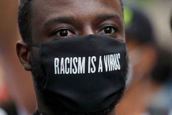 Een jonge zwarte demonstrant tijdens een Black Lives Matter-protest in Londen. Illustratiebeeld.