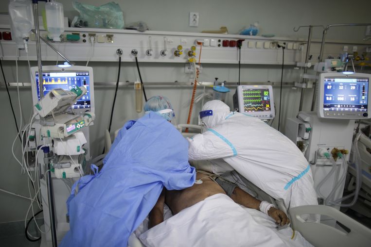 Het aantal coronapatiënten op de intensive cares daalde afgelopen dag met acht tot 175. Beeld via REUTERS