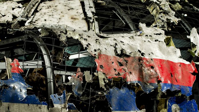 De reconstructie met wrakstukken van het vliegtuig dat boven Oekraïne uit de lucht werd geschoten.