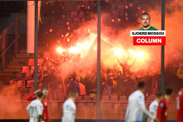 Supporters van Vitesse tegen FC Utrecht.