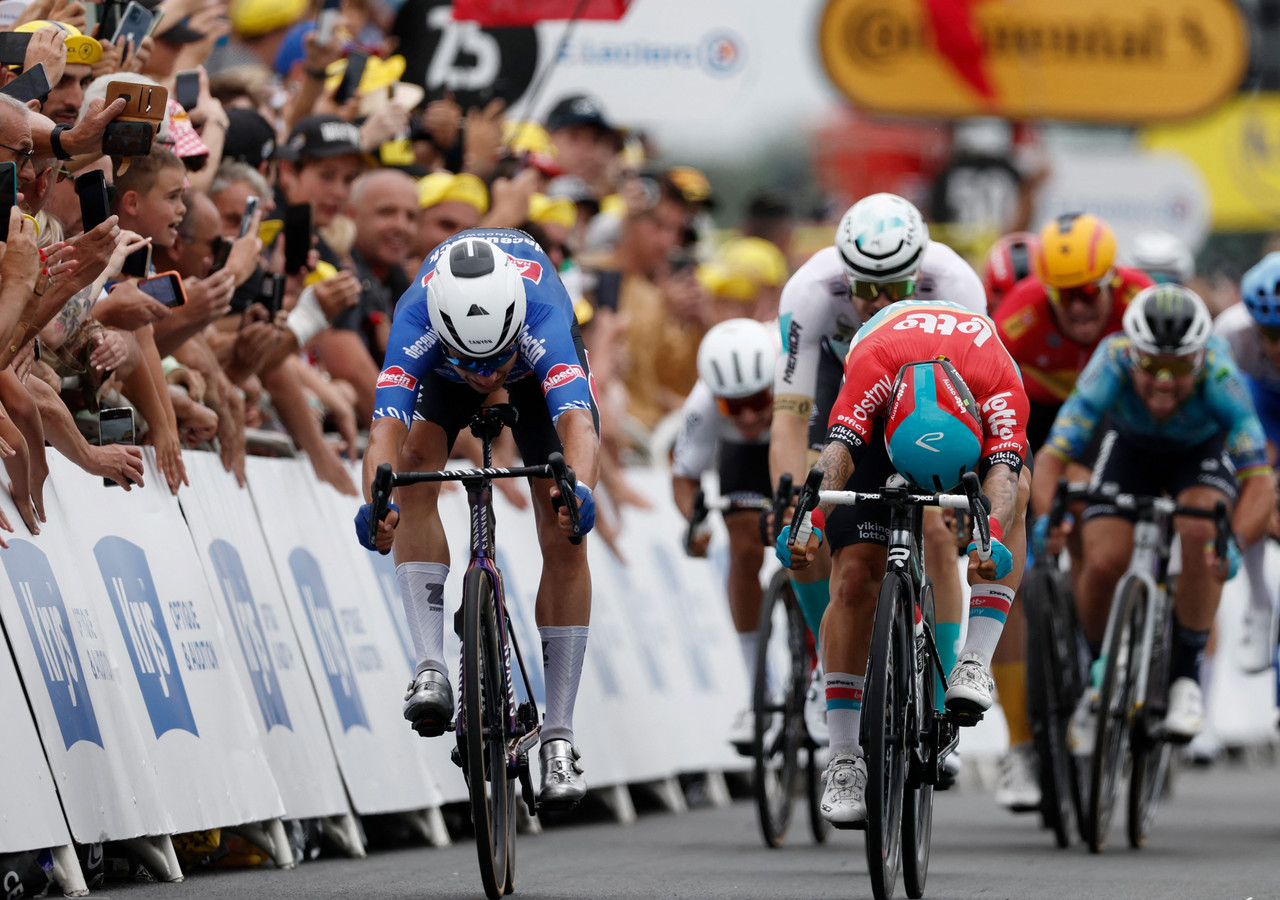 Philipsen wint opnieuw na schitterende leadout Van der Poel, drie