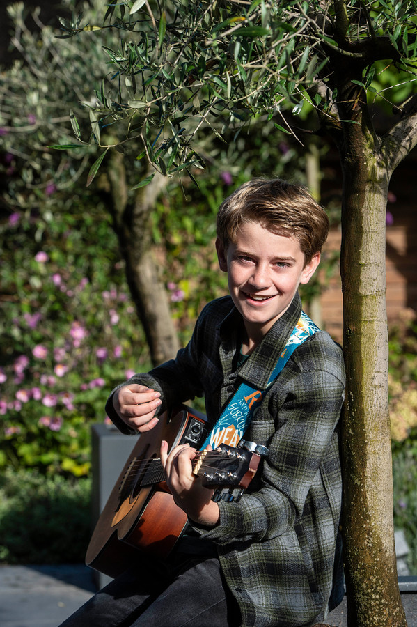 Thomas (12) uit Breda strijdt om ticket voor Europees Junior Songfestival ‘Ik hoop dat iedereen