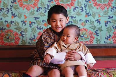De ‘prins George van de Himalaya’: zesjarige Jigme Namgyel is nu al dé ster van het Bhutaanse koningshuis