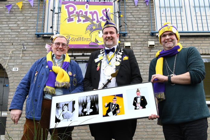 Gust Naaijkens ging dit jaar samen met zijn zonen Kees en Dirk op de foto als (ex-)prins carnaval.