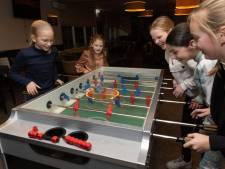 Voetbalclubs in Wierden en Enter zetten zich over rivaliteit heen: ‘Zo krijgen we mooiere wedstrijden voor de meiden’
