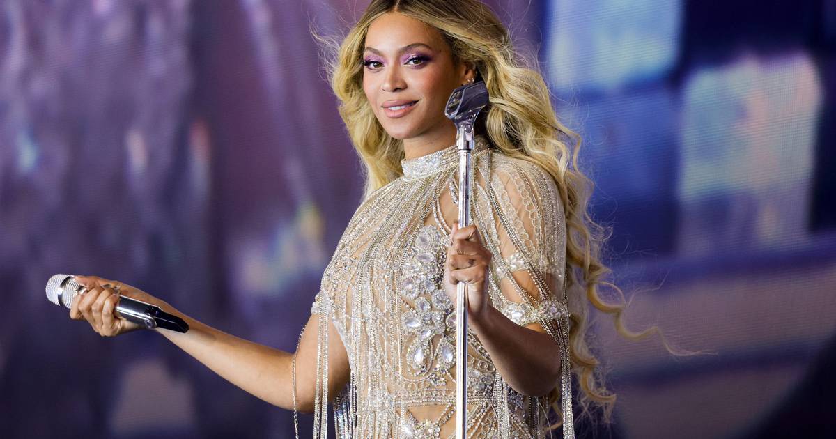 Washington Subways Extended by an Hour: Beyoncé Concert Experience in the Pouring Rain