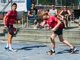 Padelspelers Nino Zweers (links) en Jorrit Hazebroek tijdens het padeltoernooi van TV Cromwijck.