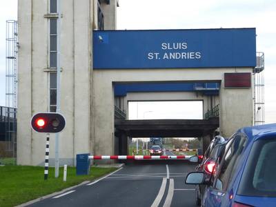 Haperende brug sluit Heerewaarden steeds weer af van de buitenwe­reld: ‘Wanneer lossen ze dit nou ee