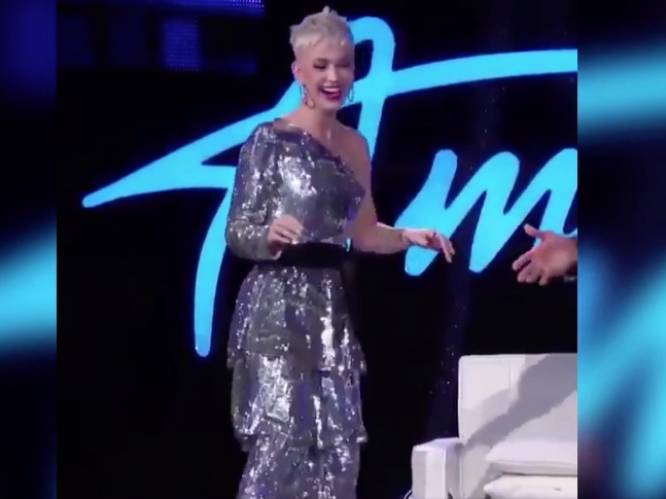 "Oh My God": Katy Perry scheurt uit haar broek tijdens 'American Idol'