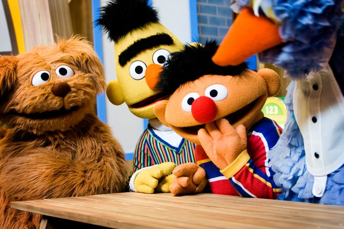 De bekendste figuren uit Sesamstraat: Tommie, Ernie, Bert en Pino (v.l.n.r.).