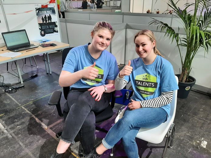 Nadia Woutsma en Lisanne Dijkstra gaan er na hun pauze weer tegenaan.
