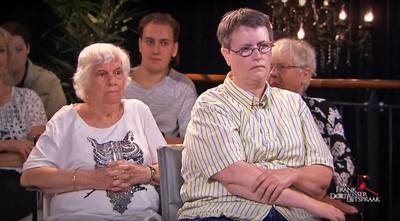 Knokpartij in 'Rijdende Rechter-straat' van Conny en Tilly