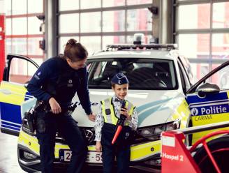 IN BEELD. Brandweerkazerne Genk en politiezone CARMA openen hun deuren voor communicantjes