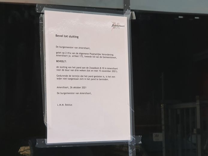 Bevel tot sluiting prijkt op de deur van het garagebedrijf waar een drugslaboratorium is opgerold