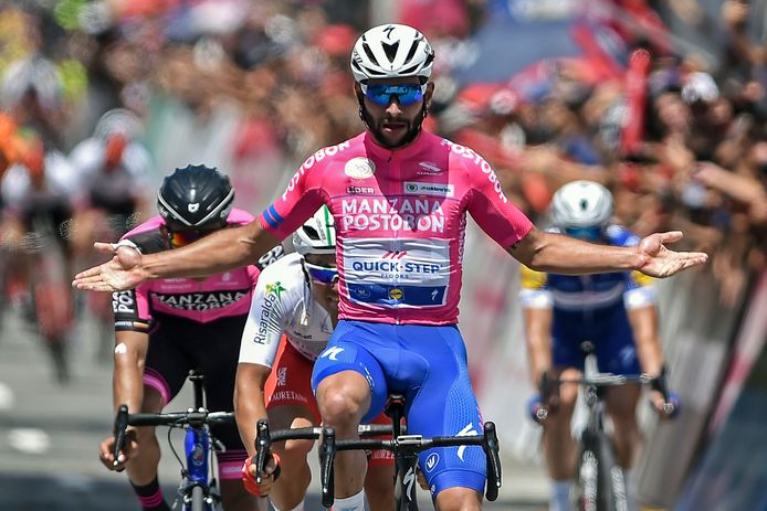 Gaviria juicht aan de finish.