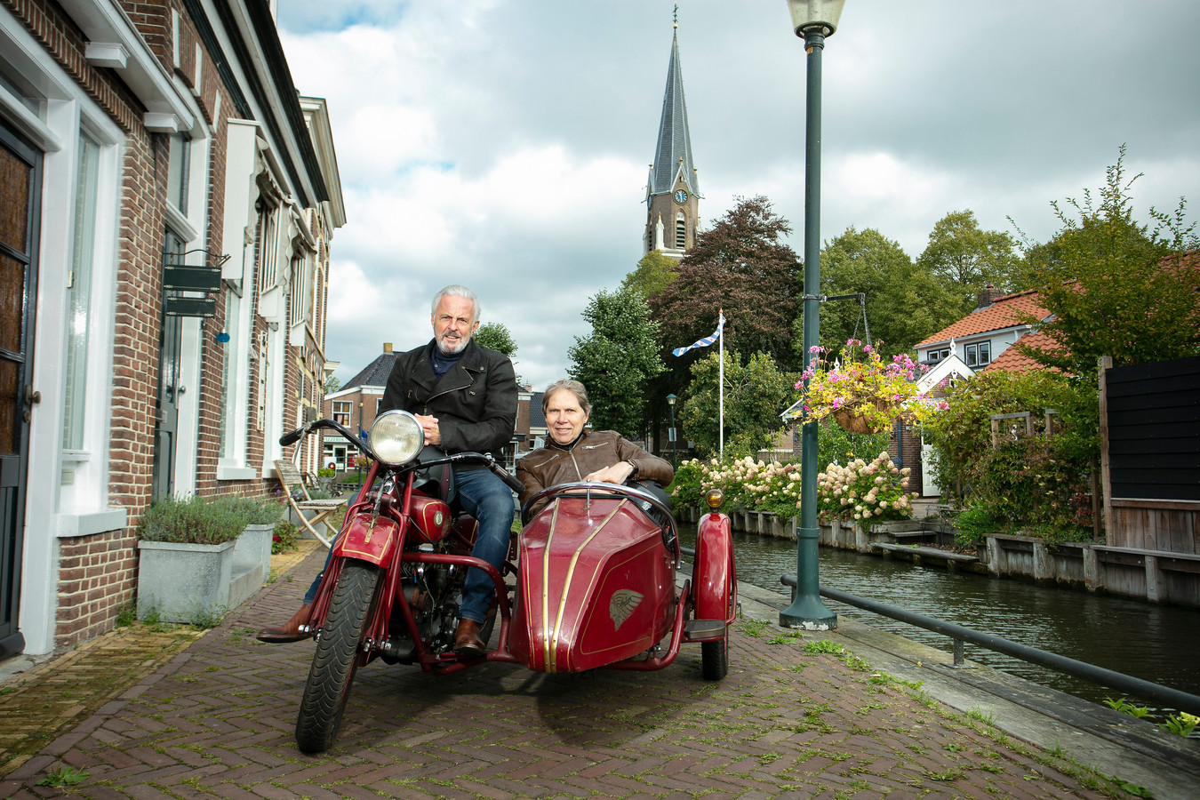 Huub Stapel maakt docu over dorpen ‘Waar zie je een aubade van de harmonie op zondag?’ Foto