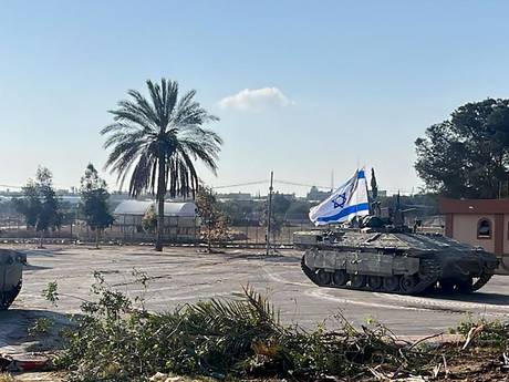 LIVE OORLOG MIDDEN-OOSTEN | Israël neemt Rafah in, tanks rijden door straten van grensovergang