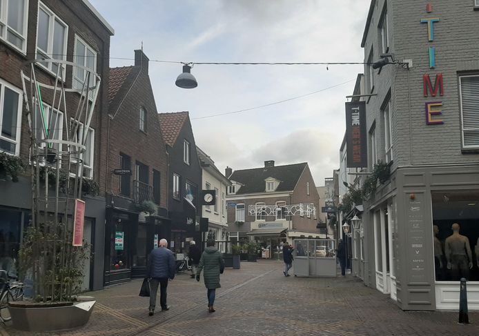 Een terras wordt verwijderd in de Bolisetraat.