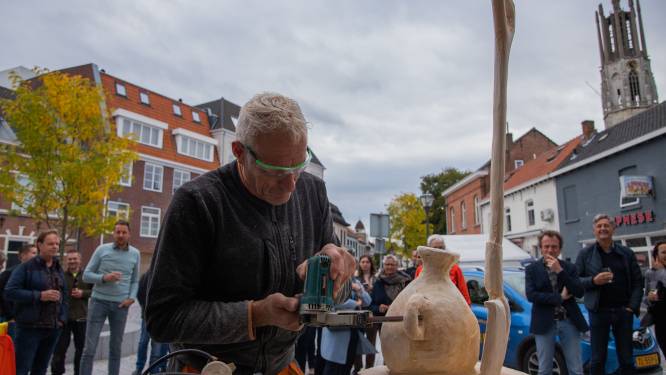 Houtmarkt Hulst geopend met staaltje kettingzaagkunst