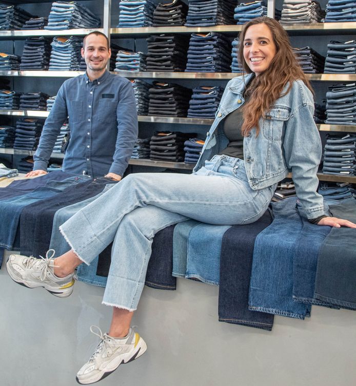 briefpapier Vlieger verkoudheid Deze winkel in Utrecht heeft 8000 broeken liggen: 'We zijn de grootste  jeanswinkel in Europa' | Utrecht | AD.nl
