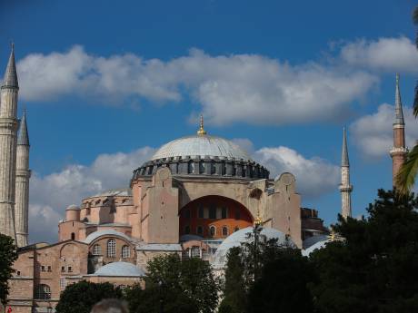Paus Franciscus ‘zeer gekwetst’ dat Hagia Sophia moskee wordt