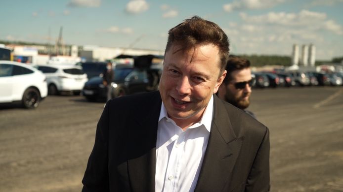 Topman Elon Musk gaat voortaan ook door het leven als 'Technoking of Tesla'.