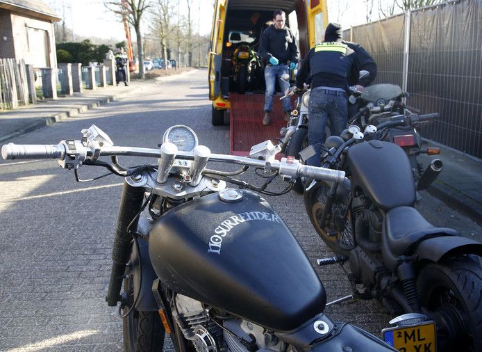 Bij de aanhouding in Hulst, vorige week, werden ook motoren in beslag genomen.