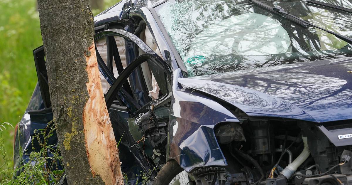 Twee automobilisten en jong kind gewond bij verkeersongeval in Kruisstraat.