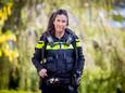 Wijkagente Carina Brökling is geboren in de Hoeksche Waard, woont op het eiland en is sinds eind februari dit jaar nu ook verantwoordelijk voor de veiligheid in tenminste vier dorpen in de plattelandsgemeente.
