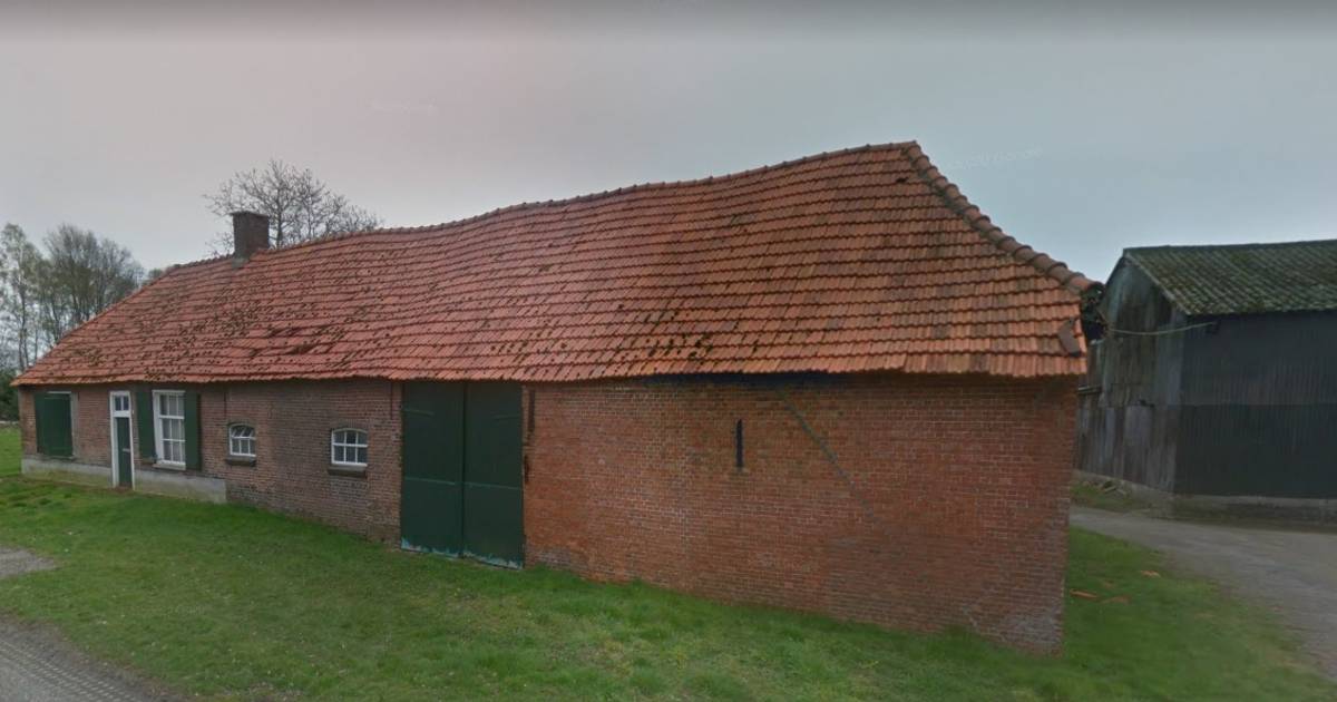Brief gemeente naar eigenaar van boerderijtje met monumentenstatus Netersel: gat in het dak moet ger