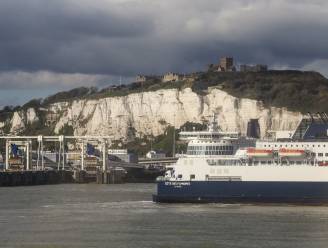 Drie migranten gered die al zwemmend ferry naar Dover probeerden te bereiken