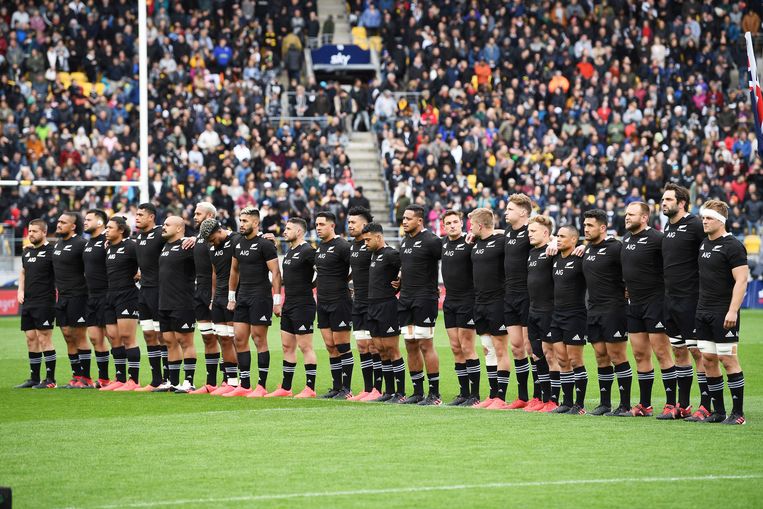 Nu alle coronarestricties in Nieuw-Zeeland zijn opgeheven, kunnen rugbywedstrijden weer met publiek worden gespeeld. Beeld AP