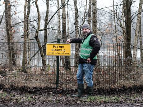 Expert uit Wageningen verbluft over vervuilde grond in kleiput: ‘Deze plas is een tijdbom’