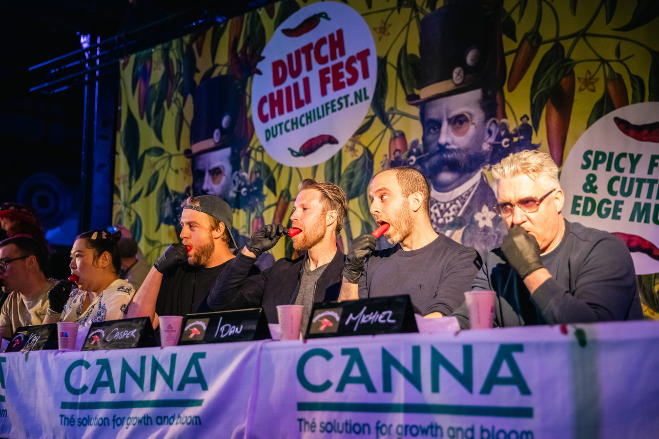 ‘Niet proeven, alleen kauwen en slikken. Heftig, maar ik leef nog’ het