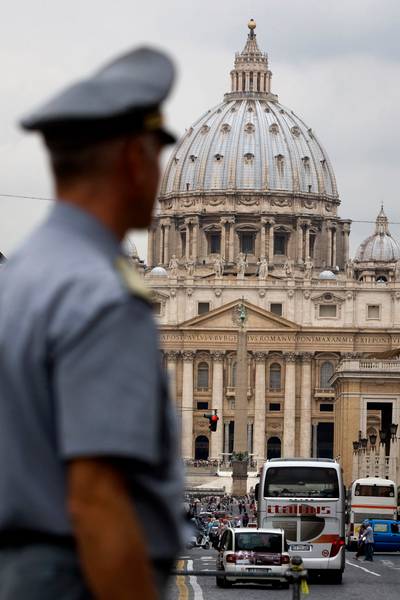 Non beschuldigd van omkoping voor bouw van hotel naast Vaticaan