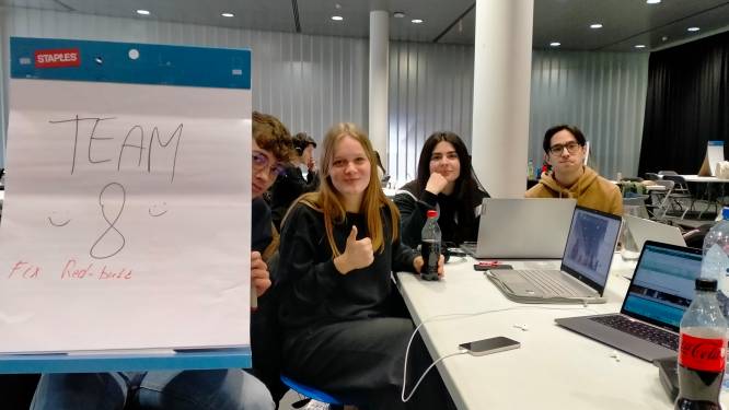 Studenten gaan afvalproblematiek te lijf tijdens 24 uur durende hackathon: “Morgenochtend koffiekoeken voor iedereen.”