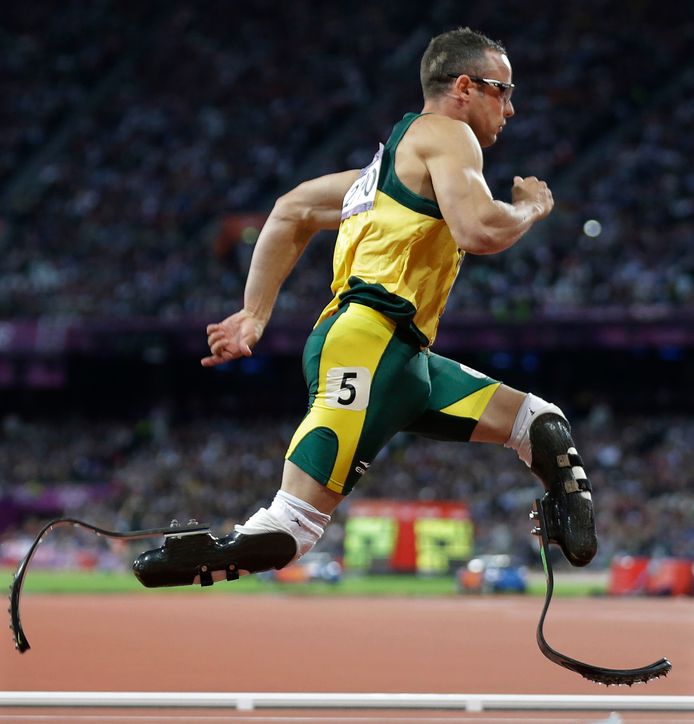 In 2012 was Pistorius de eerste atleet zonder benen die meedeed met de reguliere Olympische Spelen.