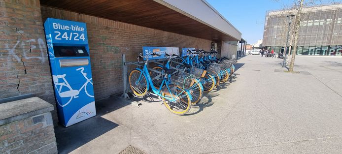 Binnen het kader van Transmobil investeerde Ieper in blue bikes, de blauwe deelfietsen die aan het station te vinden zijn.