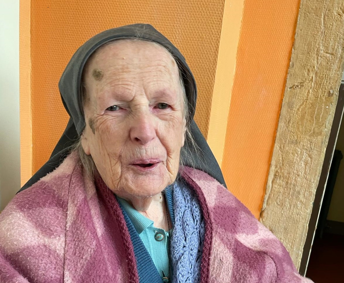 Dymphna (108) is meer dan 90 jaar zuster: ‘Ze heeft een groot zorghart ...