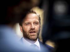 Minister: ‘Voetbalfans moeten dit weekend op hun kont blijven zitten, anders volgen maatregelen’