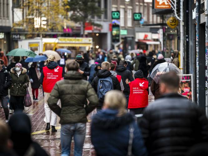 Dreigende lockdown zorgt voor extra drukte in Nederlandse winkelstraten: Rotterdam roept op om weg te blijven